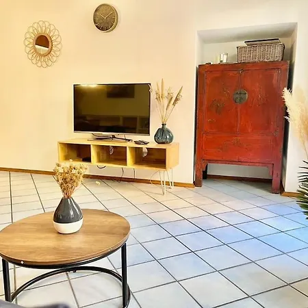 Charmants 2 Pieces, Vielle Ville, Clim מנטון