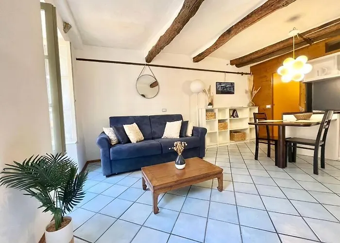 Charmants 2 Pieces, Vielle Ville, Clim *