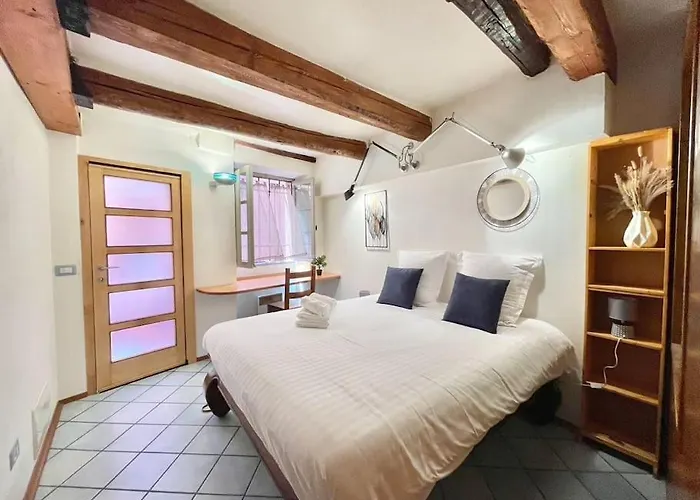 Charmants 2 Pieces, Vielle Ville, Clim Апартаменты *